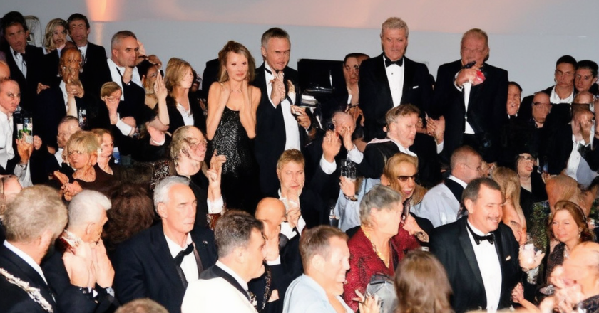11 Minute Cannes Standing Ovation Receives It’s Own, 20 Minute Standing Ovation